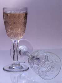 Glasen är fastblåsta i egengjuten bronsform